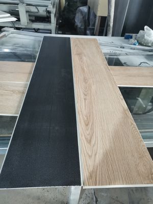 CE Certified Spc Plank Wood Grain Stone Plastic Composite Flooring Соответствует требованиям ISO14001
