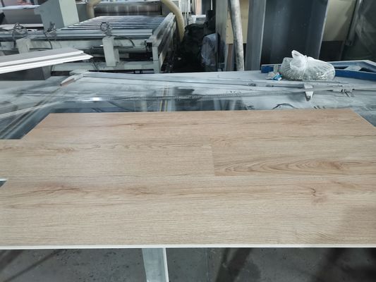 CE Certified Spc Plank Wood Grain Stone Plastic Composite Flooring Соответствует требованиям ISO14001
