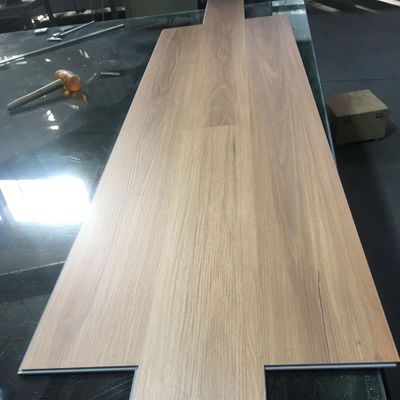 CE Certified Spc Plank Wood Grain Stone Plastic Composite Flooring Соответствует требованиям ISO14001